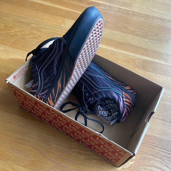 Vans X Project Cat Sneaker Collection - New in Box - Picture 5 of 14